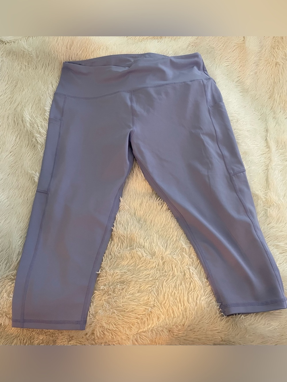 Women's Lavender High-Waist Capri Leggings With Pockets